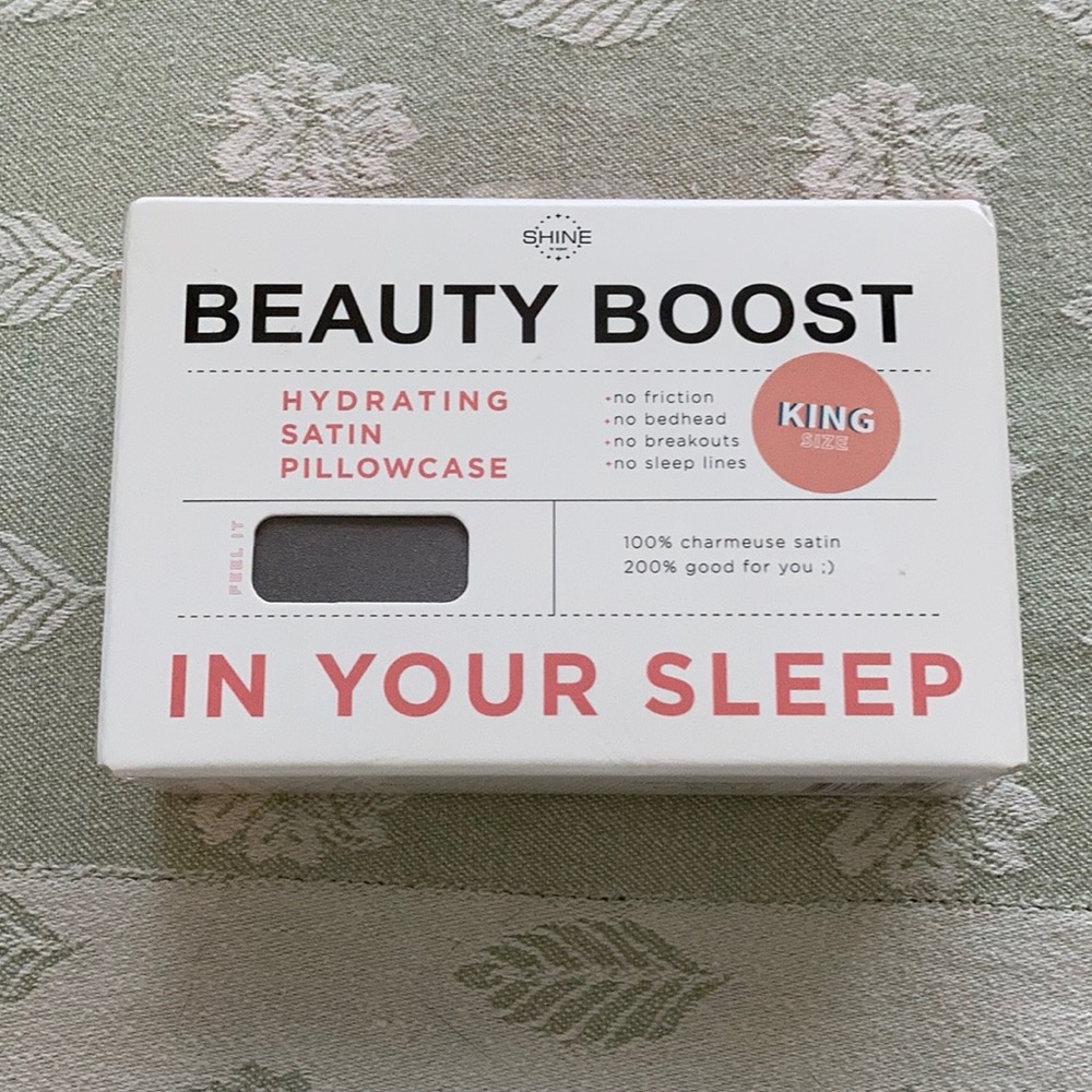 Hydrating satin pillowcase